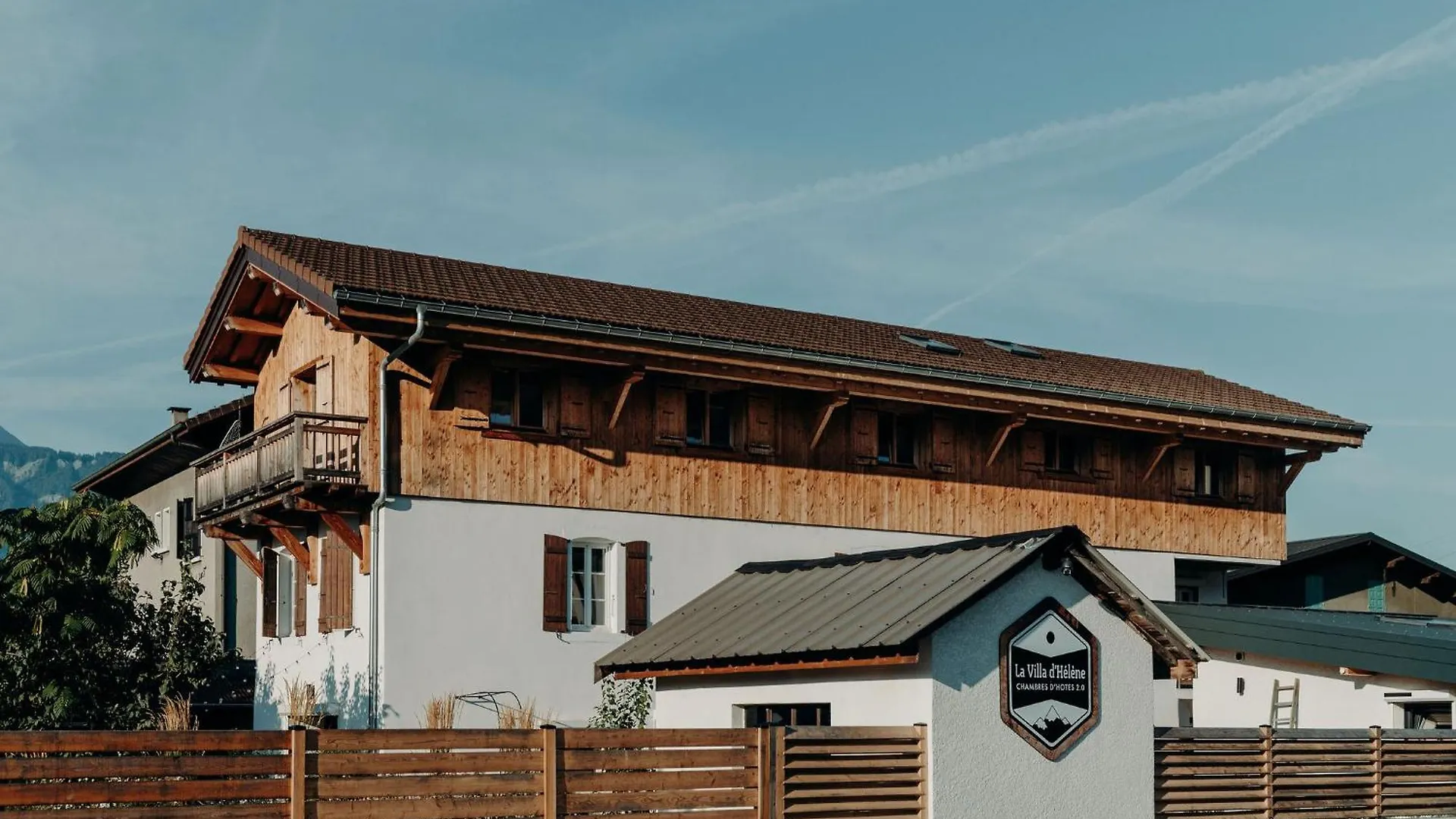 Guest house La Villa D'Helene 2 - Chambres D'Hotes - Cluses - Sejour Professionnels - Parking Gratuit